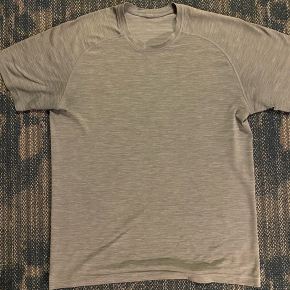 lululemon athletica Other - Lululemon metal vent shirt